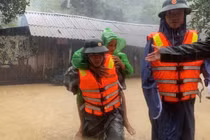 Đi cứu hộ, nam thanh niên ở Quảng Bình bị nước lũ cuốn trôi