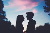 Đưa bạn gái hơn 3 tuổi về ra mắt khi vừa thi xong lớp 10