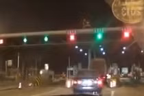 Tài xế bị cảnh sát bắn chết vì gây tai nạn liên hoàn