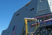 Cận cảnh “gạch tàng hình” trên chiến hạm khủng của Mỹ