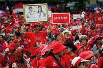 Lực lượng Áo đỏ tập trung ở ngoại ô Bangkok