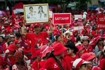 Lực lượng Áo đỏ tập trung ở ngoại ô Bangkok