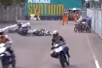 Kinh hoàng những pha tai nạn mô tô trên đường đua