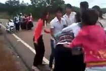 Xôn xao clip nữ sinh Khmer hỗn chiến trên quốc lộ