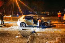 Cảnh sát đập nát xe người đi đường