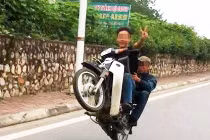 Hú vía trước màn “bốc đầu” của giới trẻ Việt (P17)