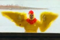 Clip cười siêu hài: Đóng giả chim để chụp ảnh (P19)