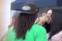 Gái xinh giả vờ say rượu để thử lòng con trai