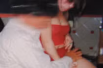 Các cô gái chân dài với nghề... “nhậu bay“