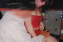 Các cô gái chân dài với nghề... “nhậu bay“