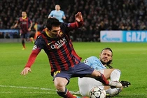 Những pha lừa bóng hài hước nhất quả đất