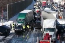 100 ô tô đâm liên hoàn trên đường cao tốc