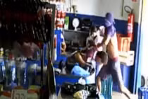 Liều mình chống lại 3 tên cướp có vũ khí