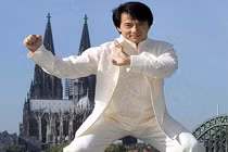 10 cảnh quay hành động nguy hiểm nhất của Thành Long