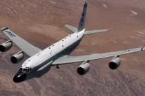 Tránh máy bay Nga, trinh sát cơ Mỹ xâm phạm Thụy Điển