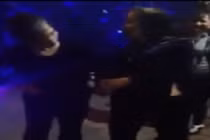 Cụ bà đánh bật trai trẻ, nhảy nhạc sàn tưng bừng