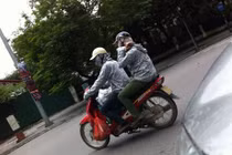 Nữ quái lừa bán iPhone trên đường Hà Nội?