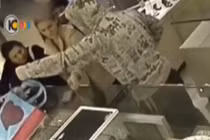 Cầm dao vào cửa hàng định cướp nhưng... bị đuổi đánh