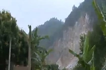 Xóm “giật mình” khổ vì gần mỏ đá