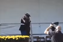 Rơi nước mắt cảnh người lính đoàn tụ với gia đình