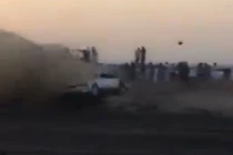 Lái xe văng khỏi ô tô trong lúc trình diễn