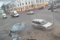 Ô tô đâm nhau kinh hoàng trên quốc lộ