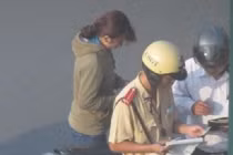 CSGT HCM móc ví công khai người đi đường?