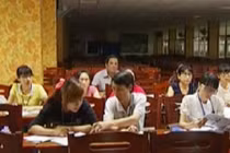 Công nhân học đại học sau giờ làm để... đổi đời