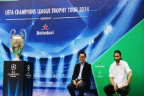 Robert Pires giao lưu hết mình với CĐV Hà Nội