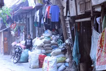Dạo quanh phố đồng nát giữa lòng Hà Nội