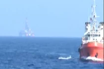 50 tàu cá Việt Nam tiến sát giàn khoan phản đối Trung Quốc