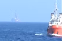 50 tàu cá Việt Nam tiến sát giàn khoan phản đối Trung Quốc