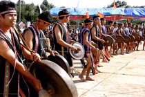 Con bướm xuân phiên bản cồng chiêng Tây Nguyên cực chất