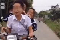 Choáng clip nữ sinh kẹp 5, lạng lách trên đường