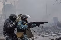 Cảnh sát nã đạn vào người biểu tình ở Ukraine