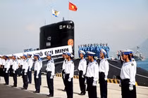 Hải quân chuẩn bị thượng cờ tàu ngầm Kilo