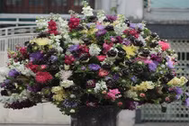 Đại gia tặng vợ bình hoa phủ chocolate giá 85 triệu đồng