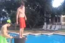 Cú nhảy bất thành của nam thanh niên