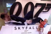 Ảnh cười Facebook: Bé diễn như thật