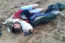 Hai “cẩu tặc” bị đánh hội đồng chảy máu mồm, ngất xỉu