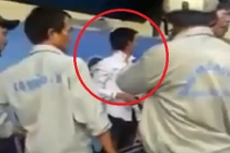 Kẻ móc túi quỳ xuống đất xin tha chết