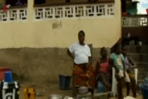 Số phận những em bé mất bố mẹ vì Ebola