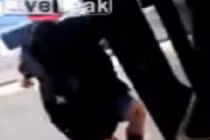 Nam thanh niên liều mình nhảy khỏi tàu điện đang chạy