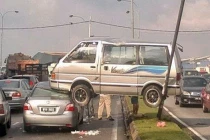 Khoảnh khắc hài hước: Tai nạn khó đỡ