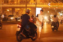 Trai vẫy tái xuất gây bức xúc, mất an toàn giao thông