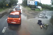 Trai trẻ vồ ếch vì “ổ voi" dưới vũng nước