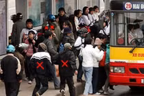 Chia sẻ “kinh nghiệm” tránh bị móc túi trên xe bus