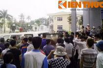 Bé gái chết bất thường: Cảnh dân bất bình vây kín BV Quốc Oai