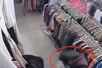 Bà già đem bao tải vào shop ăn trộm đồ
