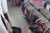 Bà già đem bao tải vào shop ăn trộm đồ